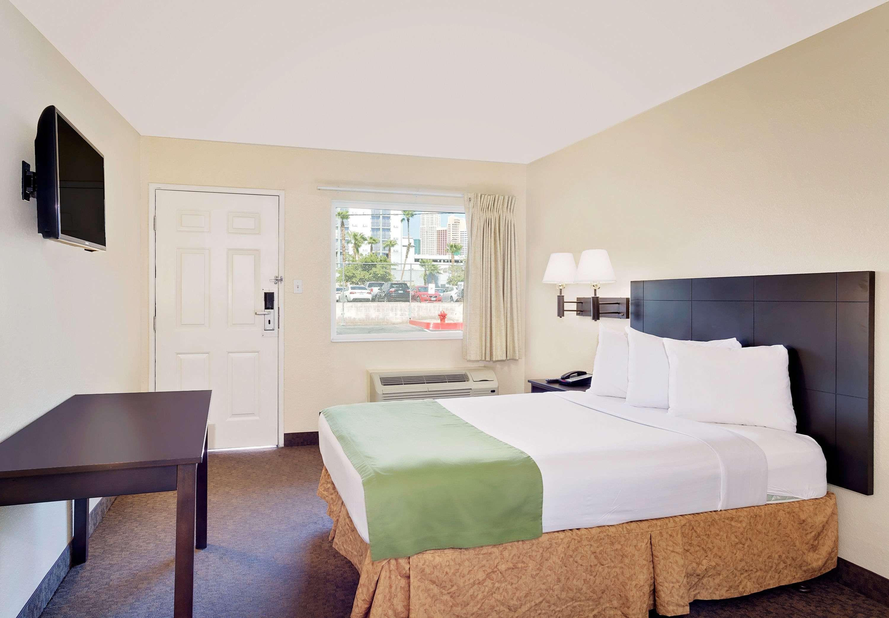 Howard Johnson By Wyndham Las Vegas Near The Strip Buitenkant foto