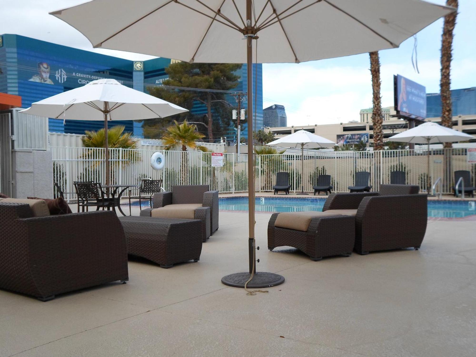 Howard Johnson By Wyndham Las Vegas Near The Strip Buitenkant foto