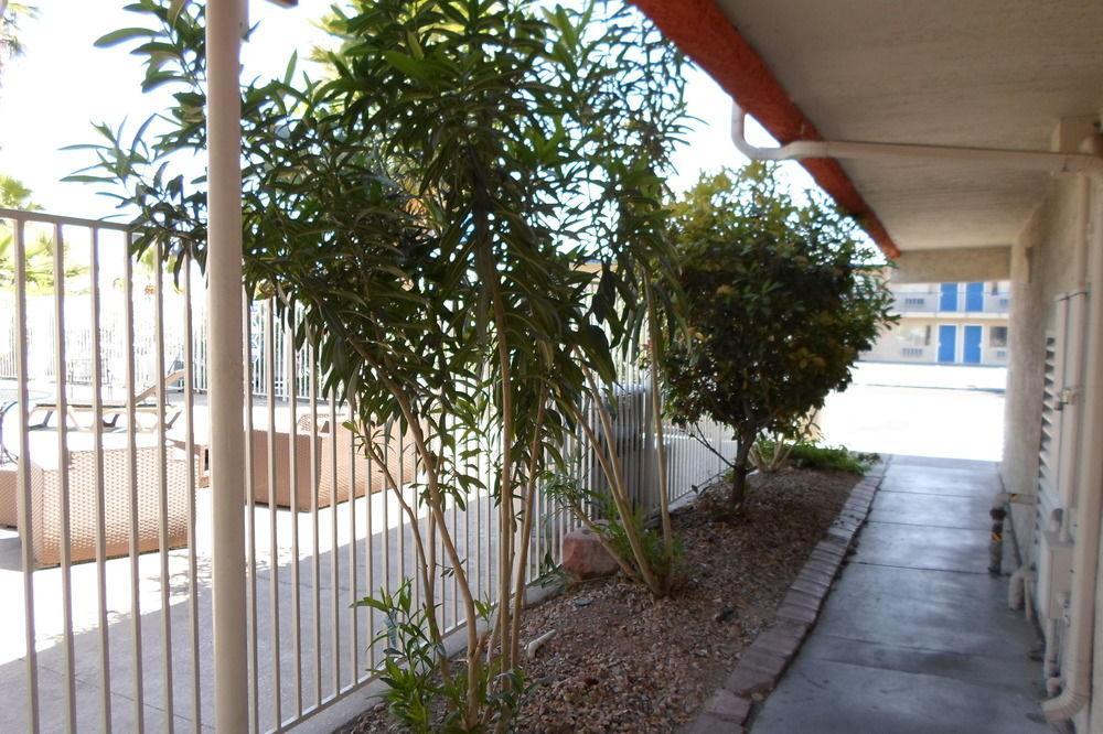 Howard Johnson By Wyndham Las Vegas Near The Strip Buitenkant foto