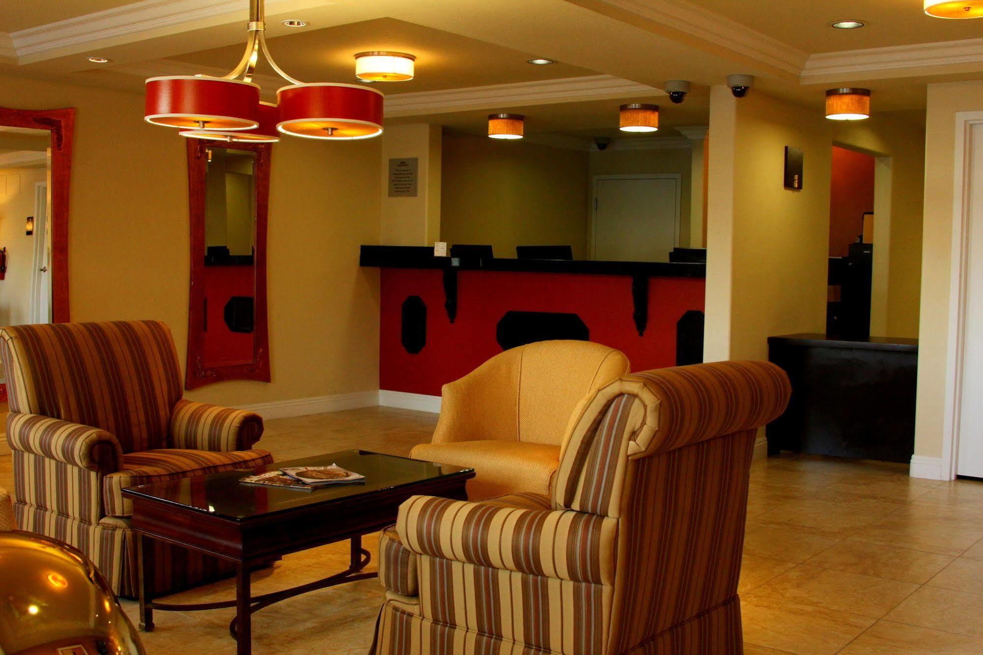 Howard Johnson By Wyndham Las Vegas Near The Strip Buitenkant foto
